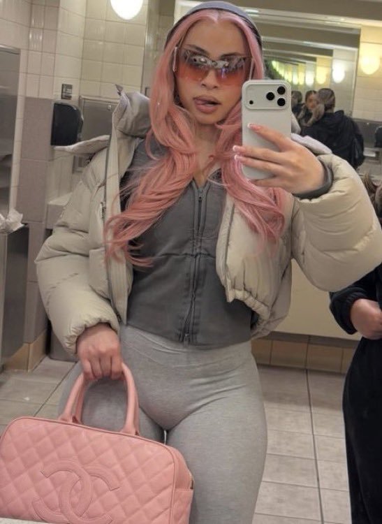 MistressAnoz's tweet photo. You're so cute when you're dumb 🥰🤭

...I promise I won't take advantage of it and take all your money 😈

#Cuck #cuckold #manscam #hotwife #nsfw #nsfwtwt #bbc #bnwo #findom #horny #goon #gooner #feargasm #catfish #scam #egirls feet humiliation gym brats joi https://t.co/ZrLGG0ox92