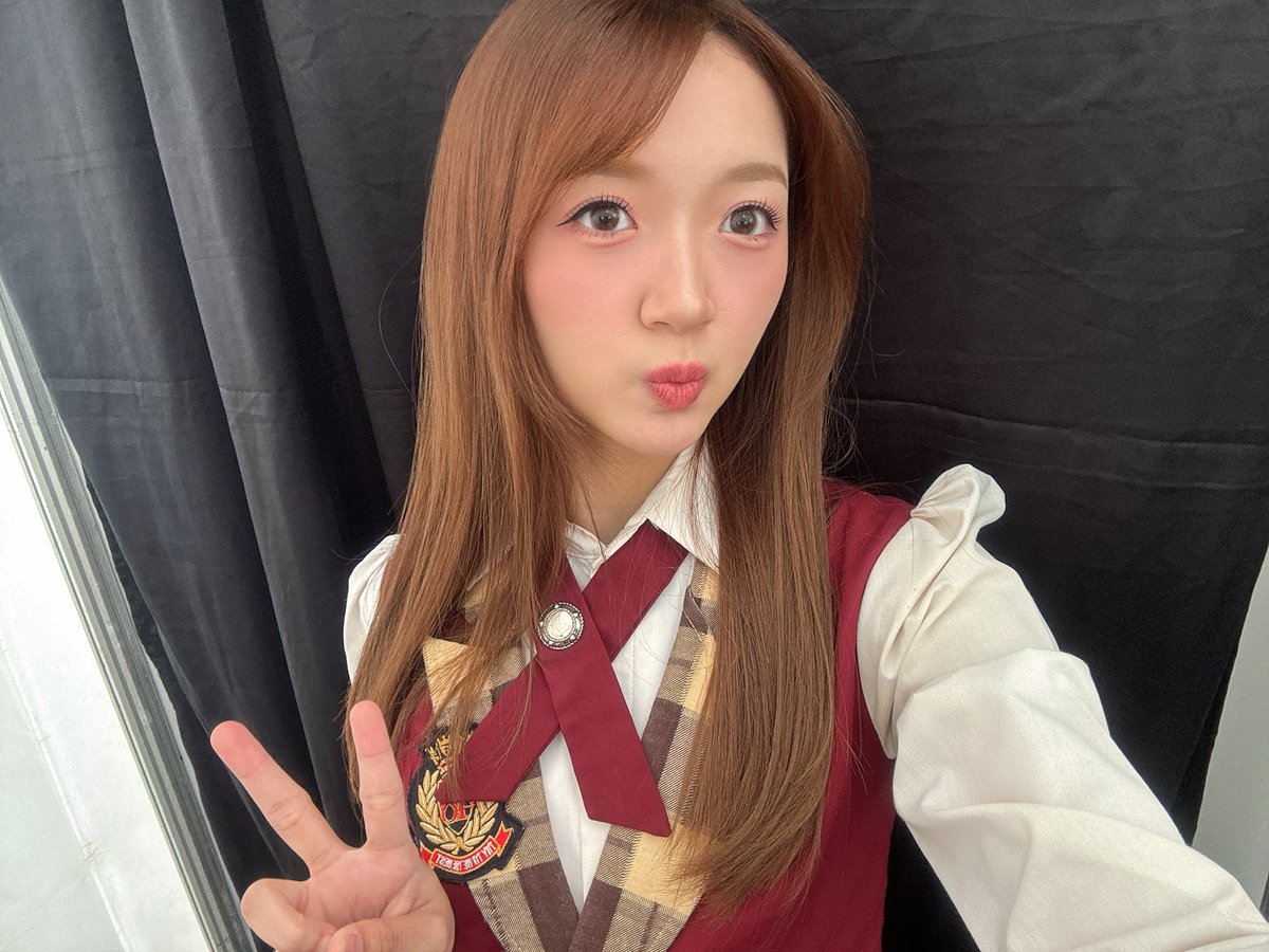 AU_LiaJKT48's tweet photo. gaissss terima kasih yaa buat all star sport fest hari inii!! huhu panas yaaa tadii? 🥺 JGN LUPA MINUM YG DINGIN DINGIN ABIS INIIII, makasih yaaa udah dateng dan nontonin kita 💘 hati-hati pulangnya https://t.co/cjpNeBB3nM