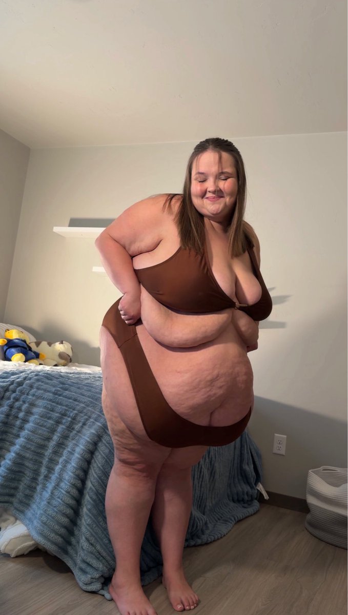 glazedabby's tweet photo. Would you date a big girl like me? (i’m 500lbs+)🤓
 
◯ Yes  

◯ No  

◯ Depends https://t.co/X4AxhjBizs