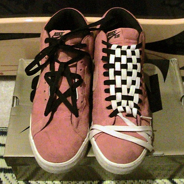 profshoelace's tweet photo. Today's pic from the archives was contributed by Tinks N. in Feb-2010. Coral pink & white Nike SBs laced with black & white “Pentagram” + “Checkerboard” Lacing.
#coralpink #white #black #nikeshoes #snikesb #pentagramlacing #pentagram #checkerboardlacing #checkerboard #checkered https://t.co/0IlaiFlPGL