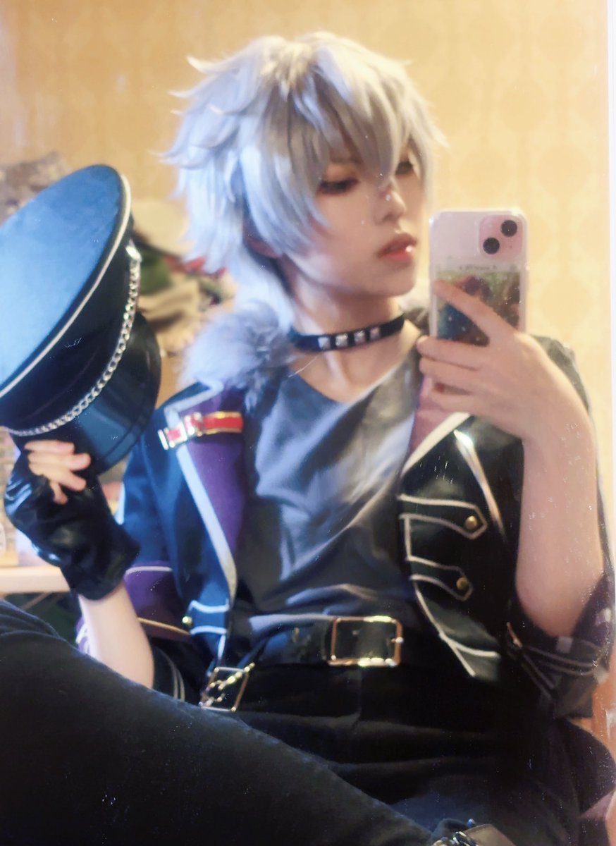 katukatu_katuya's tweet photo. cos / enst 大神晃牙
ユニ衣装カッコイイ…🦇🦇 https://t.co/gKy8TB0WJr