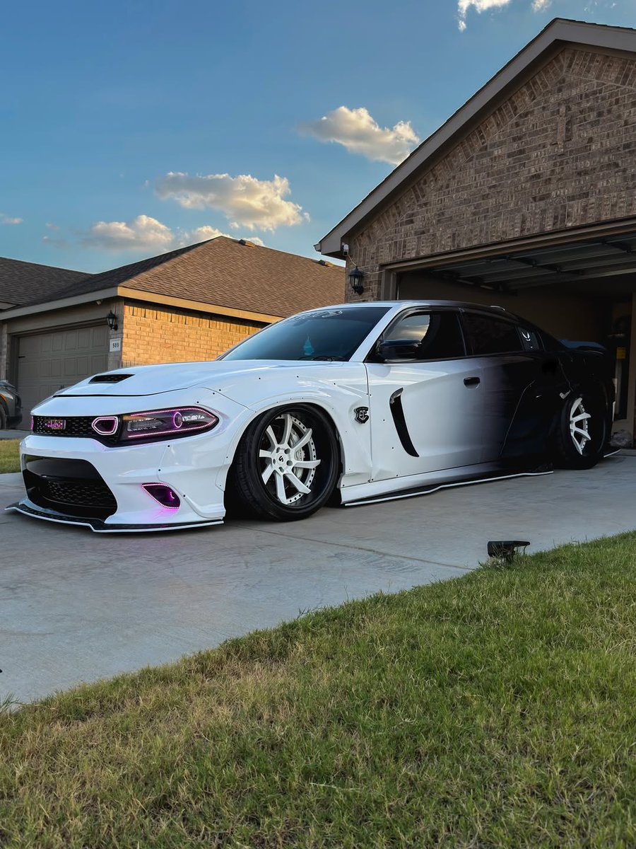 ruthchave40876's tweet photo. Damn! Wrap by Car Wrap Online Sale. Installed by Elit3 Kustomz. We ride for slay. Founder: Elit3 Cliqu3 Car Club. Sponsors: Lighting Trendz, Glass Skinz, Bandito Detailing, Grocery Getter Racing, Vertical Doors. https://t.co/fl77yprw1D