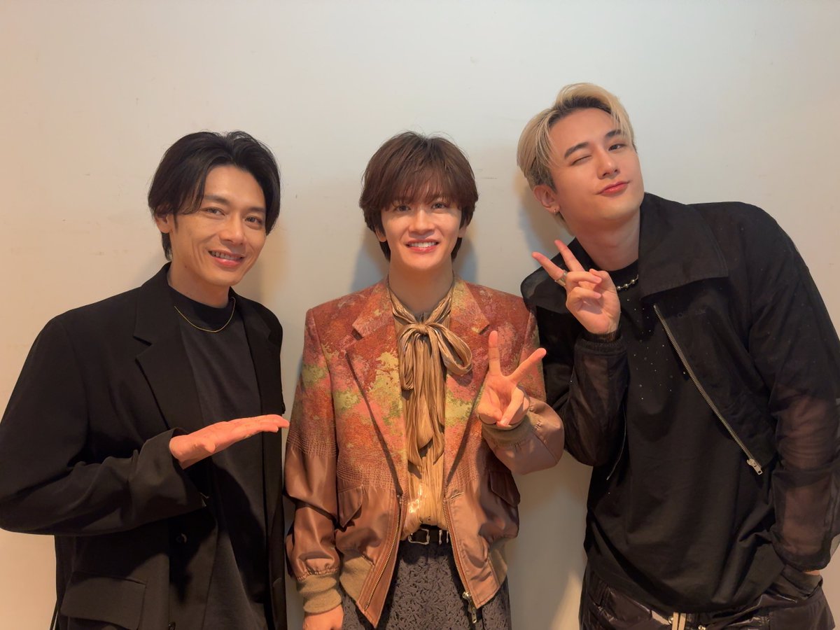 seiya0906's tweet photo. 「小西成弥 Birthday Event!! 2026」
福岡公演ご来場いただきありがとうございました😊‼️

MCの翔さん、ゲストの雷太はんと楓馬！！
ほんと良い人ばかりですね😭
みーんな優しいんですよーーー！！
でも、翔さん２枚目の写真💁の手が顔に刺さってます！😂笑

福岡は1ヶ月後にもパスコスで来るので待っててね！！！

次は大阪！！！
待っててなーーー☺️