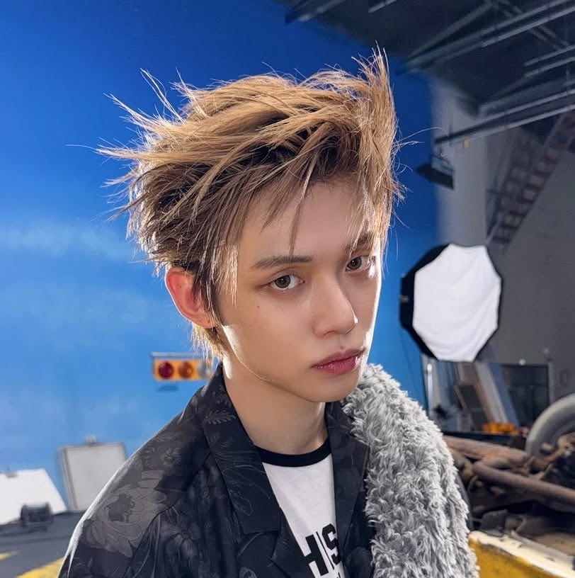 closetobeomgyu's tweet photo. maybe controversial in some circles but i actually love the bird nest hairstyle so much https://t.co/vP4csVuhGA