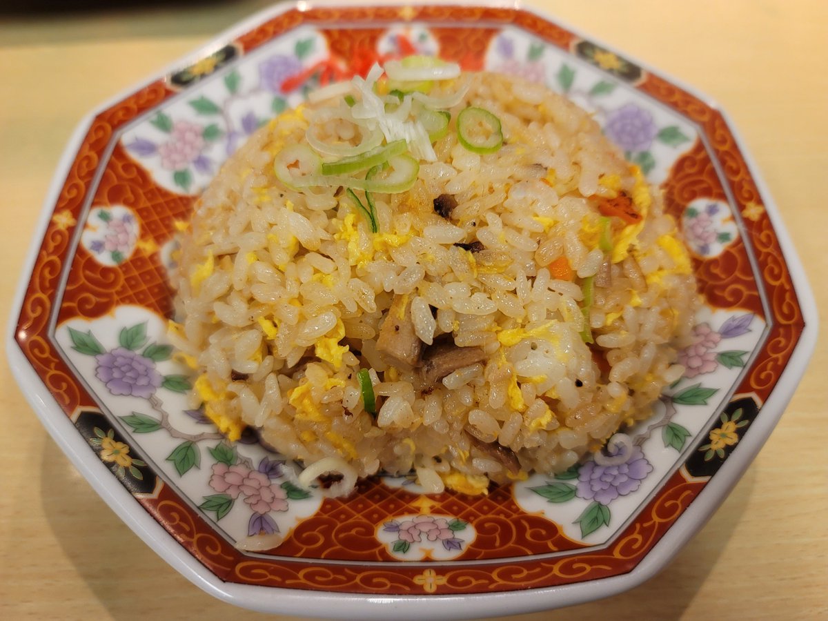 KAMI95311630's tweet photo. 超久々に #らーめん世界 福久店で、レギュラーセット🍜🍚
ラーメンは旨み醤油豚骨with🐜🐱

この炒飯が大好き❤️
パラシト加減が自分好み👍
チャーシューの旨味が、醤油豚骨全体を引き立ててる印象😀

※航空際は行ってません😭

#ほくりくアイドル部
#ほくりくアクキー部
#有松来未
#山崎真央 https://t.co/dNHhCUzIyl