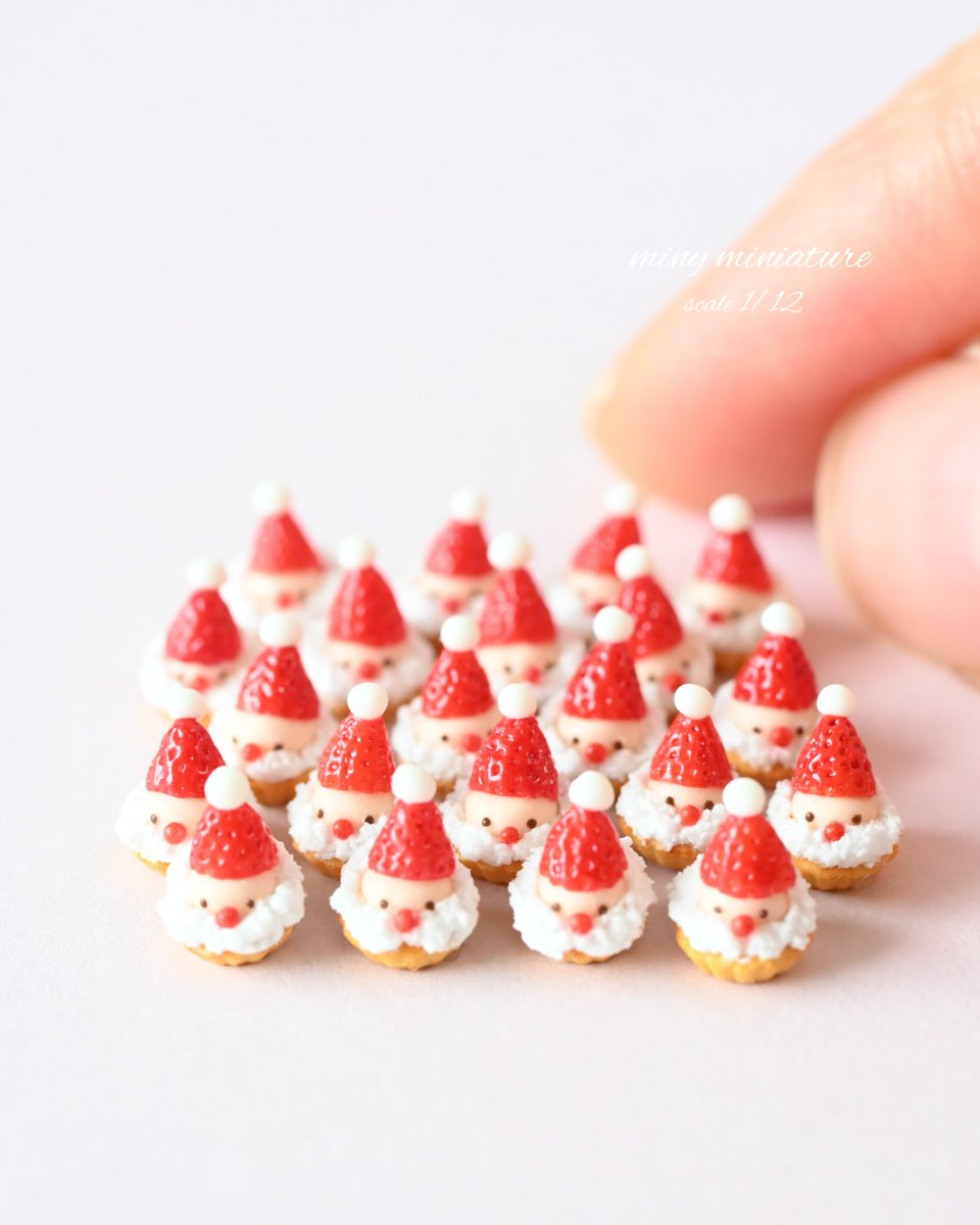 miny_miniature's tweet photo. いちごサンタのミニミニタルトできました🍓🎅小さくて指に乗せるの大変でした😆
クリスマスのミニミニタルトをあと数種類制作していきます💪
#miniature #ミニチュアフード https://t.co/CGX3l6dvzc