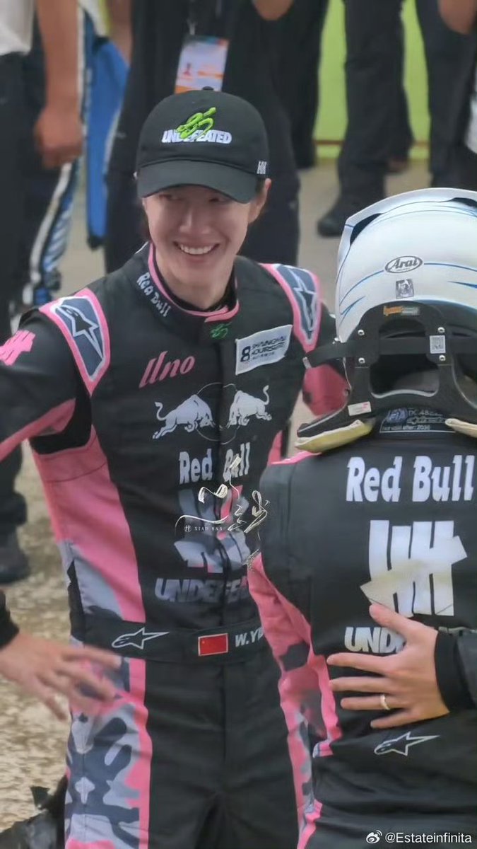 phukanandkan's tweet photo. เดินยิ้มมาแต่ไกลเลยคนเก่งงงง ยิ้มน่ารักซะด้วยยย

85UNO 8HoursENDURANCE
#WANGYIBOx8HSHANGHAI26 https://t.co/eWQeynAqGy