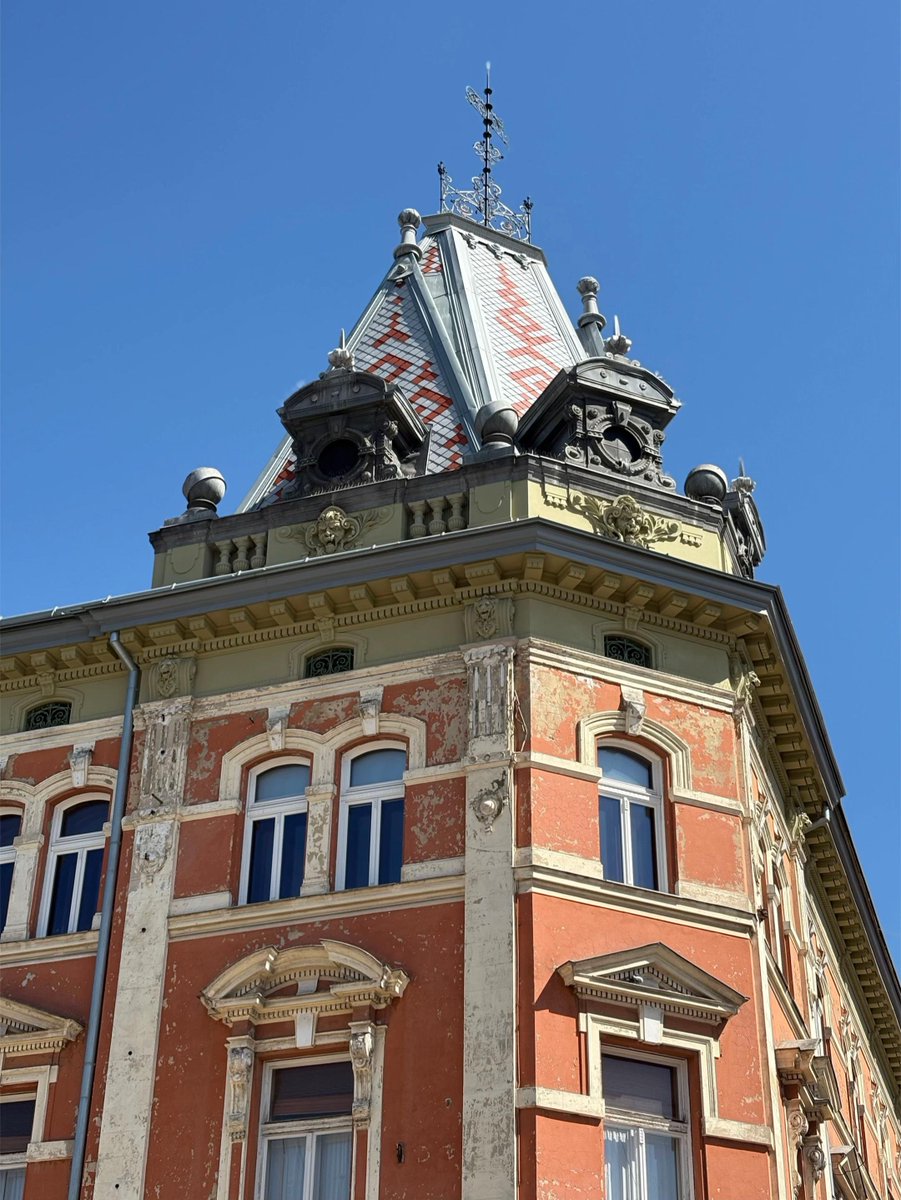 Ninanz7's tweet photo. Dobré ráno z Košíc! 🇸🇰✨
Každý deň sa zamilujem do tohto mesta znova. Je tu toľko krásy v každom detaile. ❤️🏰
#Košice #Slovensko #Domov https://t.co/XDtRnpWgzY