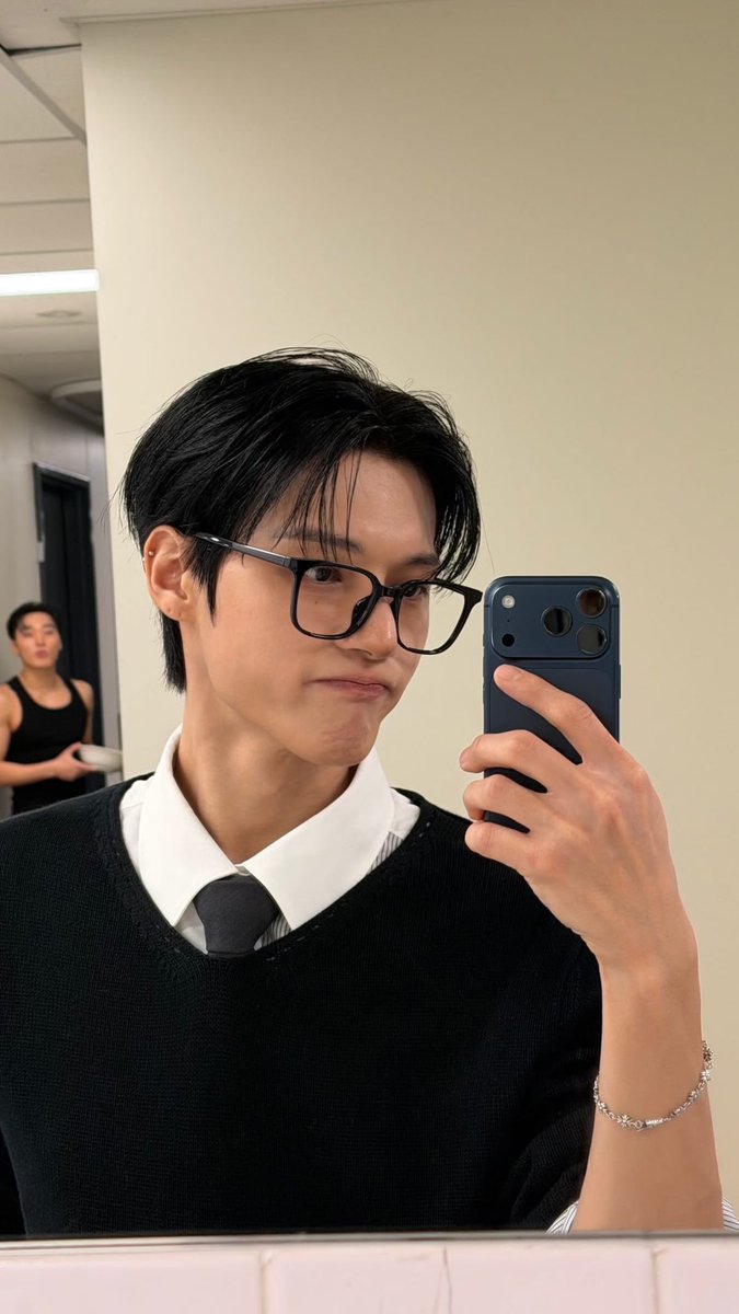 dosamej's tweet photo. 밥 먹을 때 공부할 때 알바할 때 종일 정우영이 보고 싶은데 정우영 사랑병 말기인듯 https://t.co/PCVo1QtStF