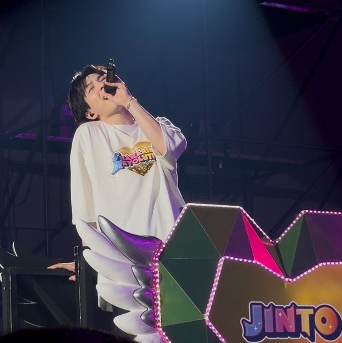 Juuchan_x's tweet photo. M!LK ARENA TOUR 2026-2027
「シャカリキレボリューション」福岡公演2日目！！！

いってきまーーーーーーーーーす!!!!!!!!!
最後まで思いっきり楽しんでください！！🙌🏻

  M!LK 公式ライブ配信⤵︎
 ▶️https://t.co/yqgzueE0zd

ルールとマナーを守って、楽しくご鑑賞ください💡

#シャカレボ #MILK https://t.co/8kO9sSPFNj