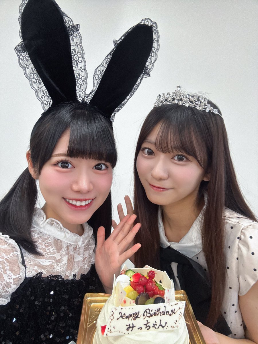 onishi_aoi's tweet photo. みっちゃんお誕生日おめでとう🎂🩵🌟💖
いつも優しすぎるくらい優しいみちゃむ、、😭❣️そして超絶頑張り屋さんなのにそれを見せないところも本当にかっこいいんだ、、だいすきだよん😭❣️みちゃんが笑ってくれるとみんなが笑顔になる😻22にゃんにゃんみちゃん😻😻
いつか一緒にピラミッド見に行こうね△ https://t.co/Fm8oOtv0aa