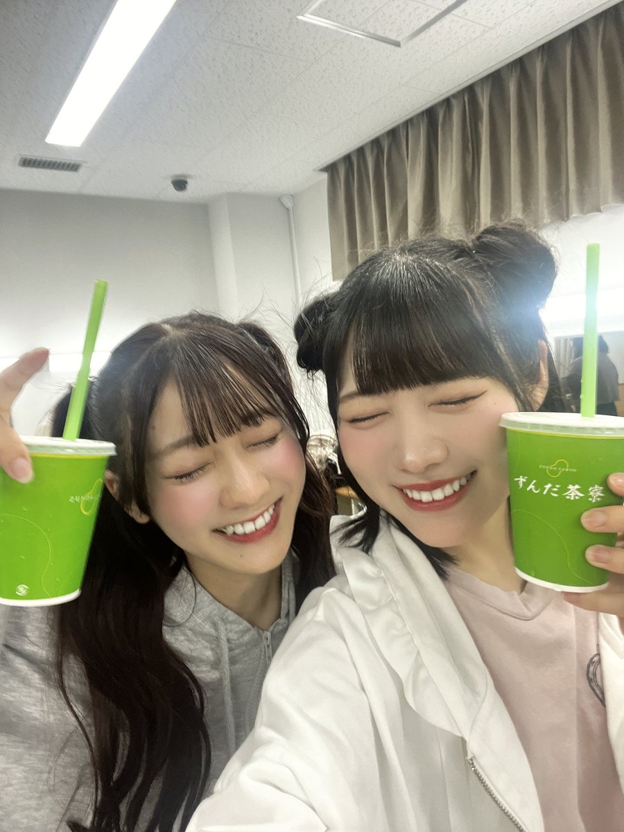 onishi_aoi's tweet photo. みっちゃんお誕生日おめでとう🎂🩵🌟💖
いつも優しすぎるくらい優しいみちゃむ、、😭❣️そして超絶頑張り屋さんなのにそれを見せないところも本当にかっこいいんだ、、だいすきだよん😭❣️みちゃんが笑ってくれるとみんなが笑顔になる😻22にゃんにゃんみちゃん😻😻
いつか一緒にピラミッド見に行こうね△ https://t.co/Fm8oOtv0aa