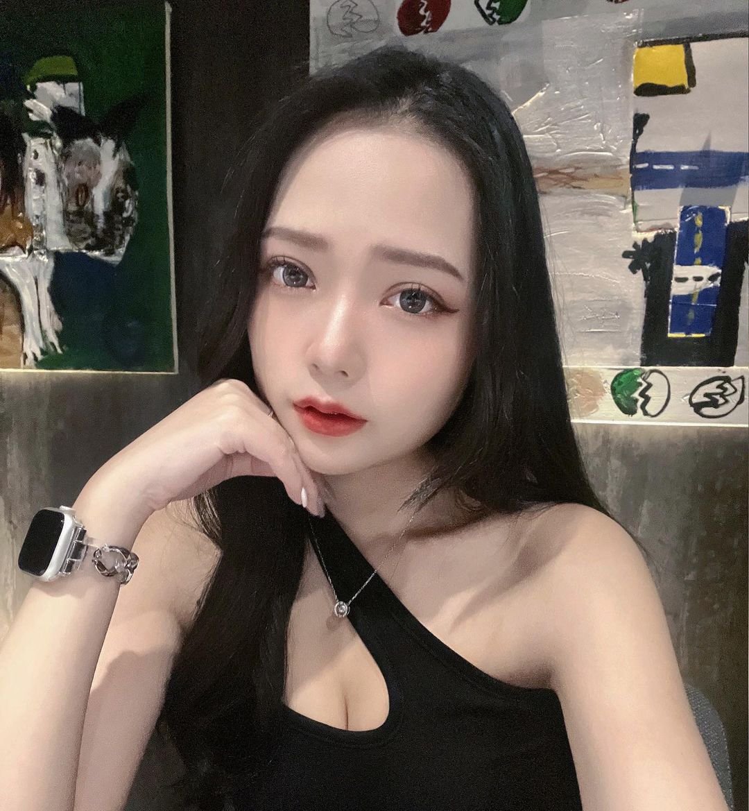 SantiagoJo33653's tweet photo. 高冷女神淪為金主爸爸的小母狗 
#高冷女神反差的一面 
#本土台妹炮影外流 
#轉推按讚追蹤
完整版入口：
https://t.co/Y2vBBmFNNh https://t.co/OAaWpq8GA6