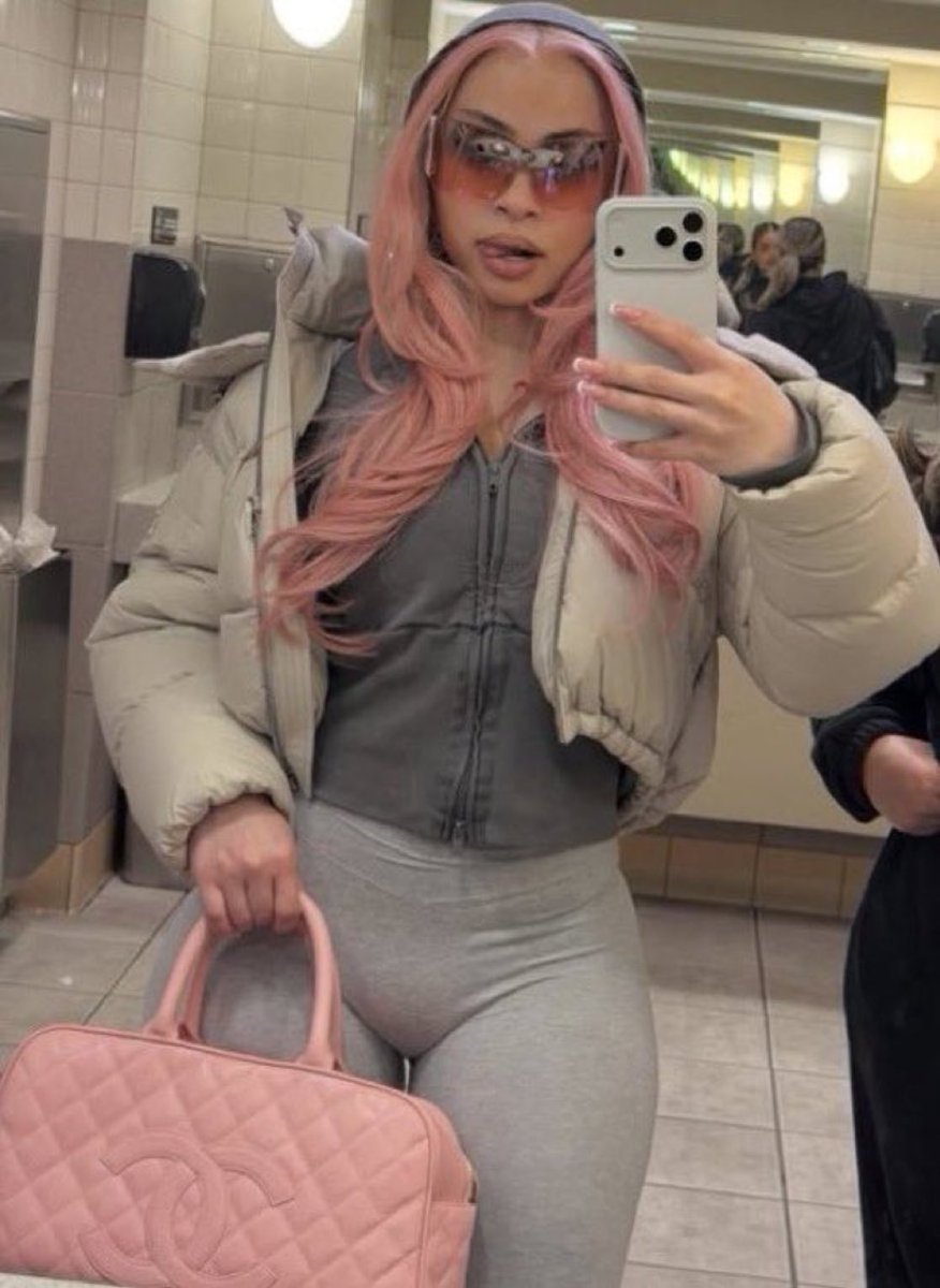 mistressbrats's tweet photo. You're so cute when you're dumb 🥰🤭

...I promise I won't take advantage of it and take all your money 😈

#Cuck #cuckold #manscam #hotwife #nsfw #nsfwtwt #bbc #bnwo #findom #horny #goon #gooner #feargasm #catfish #scam #egirls feet humiliation gym brats joi https://t.co/0CSysisbbX