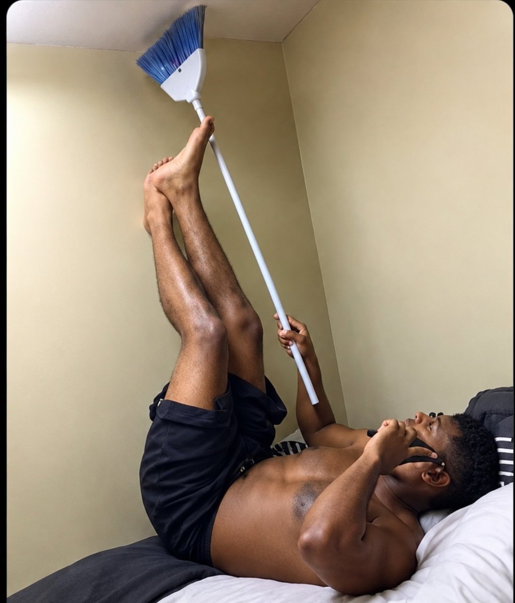 Niyibiizi03's tweet photo. Me on a call with a baddie I met on the National Cleaning day.. 

So you also used a broom 😯😁 https://t.co/h0FDBer7wb