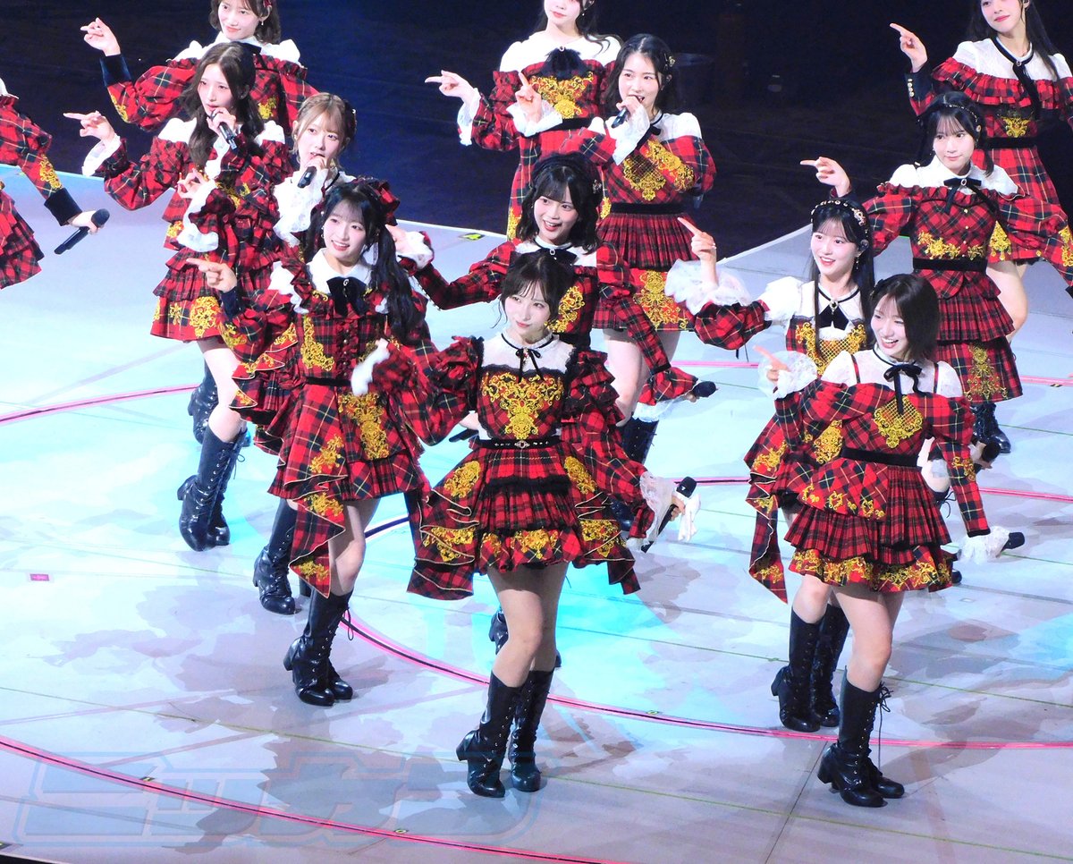 nikkan_48G's tweet photo. 【#AKBサンコンコン】
AKB48、涙の「推し席」ライブ　伊藤百花「泣いちゃって歌えなかった」ファンの愛に感涙続々 https://t.co/e4mxb1bi7z https://t.co/sXPtovVzlA