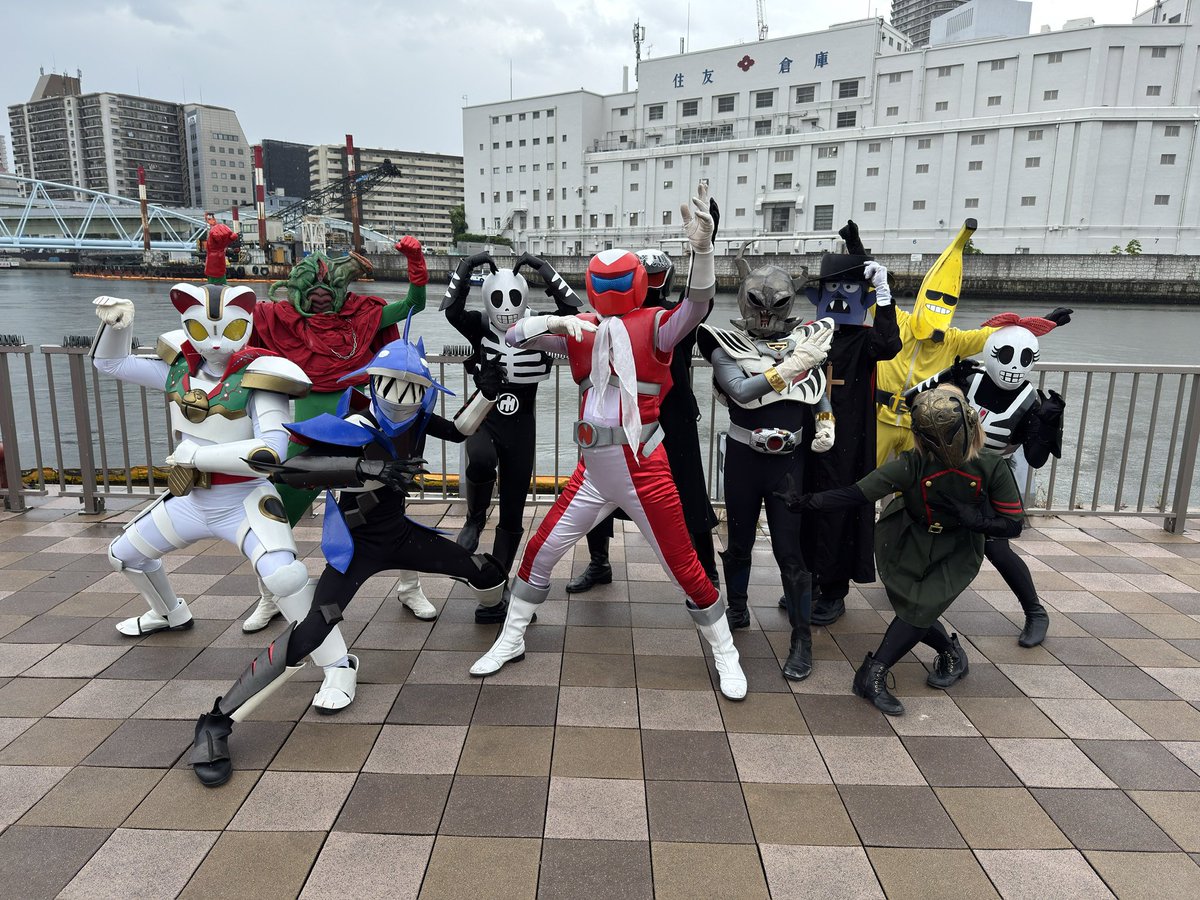 ksNiceman's tweet photo. 今日は #ざこばの朝市 に来てくれてありがとう‼️✨

雨が心配だったけどショーの間は降らず、無事にみんなに会えてよかったぞ‼️☀️

ピンチの時には #さめマン 、#バンライドー 、#バナナーン が駆けつけて助けてくれたんだ‼️💪🔥
みんなの応援も本当にありがとうな！ https://t.co/2xwAnCKq0k