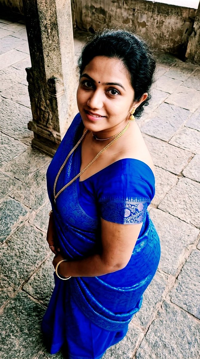 joziyarezi123's tweet photo. Hi lovely Evening all...๐
Capturing grace from every angle. ๐ธ
Model: Remya
#ReMya #EthnicElegance #SareeDiaries #ModelDiaries #PhotoshootVibes #TraditionalVibes #SareeLove #Photoshoot #KeralaBeauty #Elegance https://t.co/STCkN6pF5O