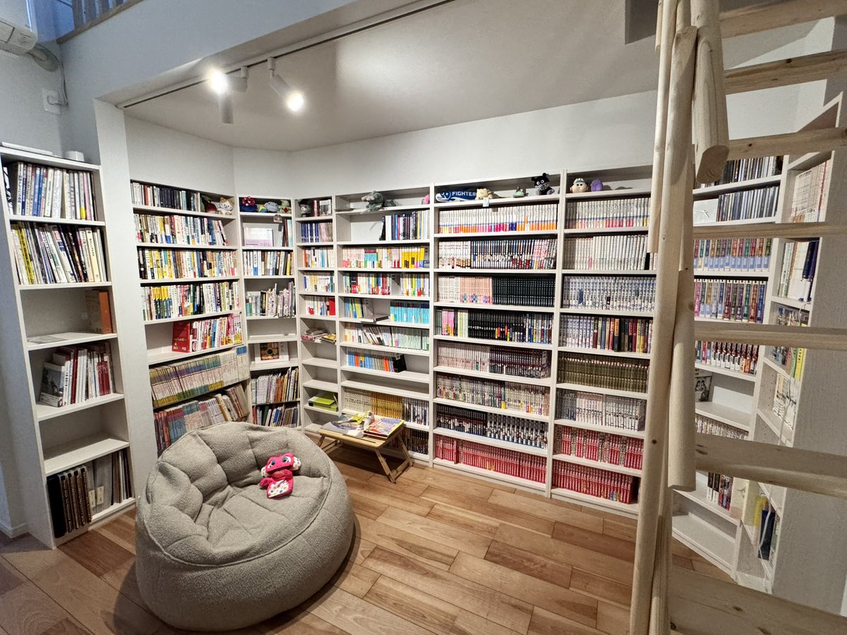 honzuki_to_ie's tweet photo. うちも埋め込みました
注文住宅にするなら絶対やりたかったこだわりの本棚📚 https://t.co/kD7mwS7vlE