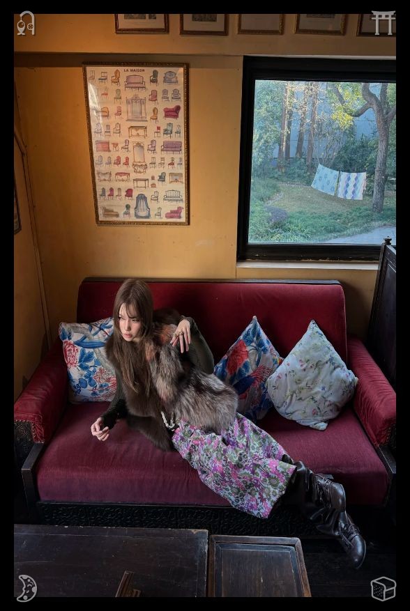 LpLpperez's tweet photo. 🐤Sea exhibition Sea, drawnA young girl, Elara’s great-niece, walked up to the porch, her eyes wide with curiosity. “Aunt Elara,” she said, “tell me the story of the crystal, of Blackthorn Manor, of how you saved the village. Tell me the story of our family.” Elar https://t.co/y5cIkAui2q