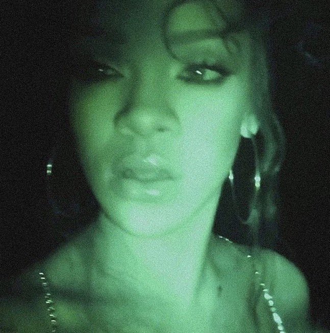 reininavy's tweet photo. drunk rihanna staring at her friend's doorbell, 2015 https://t.co/q3k3WbGHzh