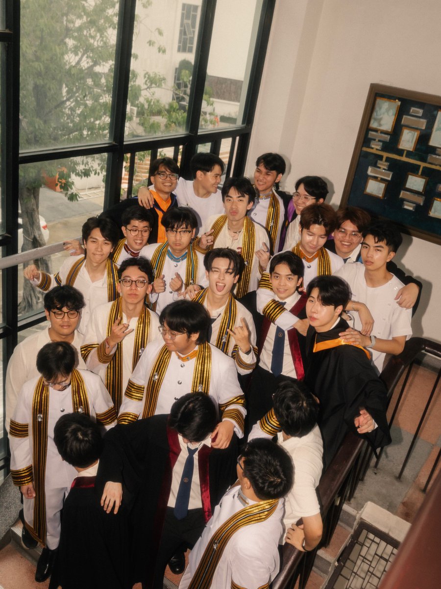 BEUSphilippines's tweet photo. ‧₊˚✧ [ KHUNPOL IG POST UPDATE ] ✧˚₊‧
🗓 09. 27. 2026

— khunpol.busofficial
สมัยป๊าหนุ่มๆ

https://t.co/Xg7EDpXO3v

#KHUNPOL
#BUSbecauseofyouishine 
#KHUNPOLGraduationDay 
#ก็ประมาณนี้ครับขุนไปรับปริญญาละ https://t.co/AnHm8cicRW
