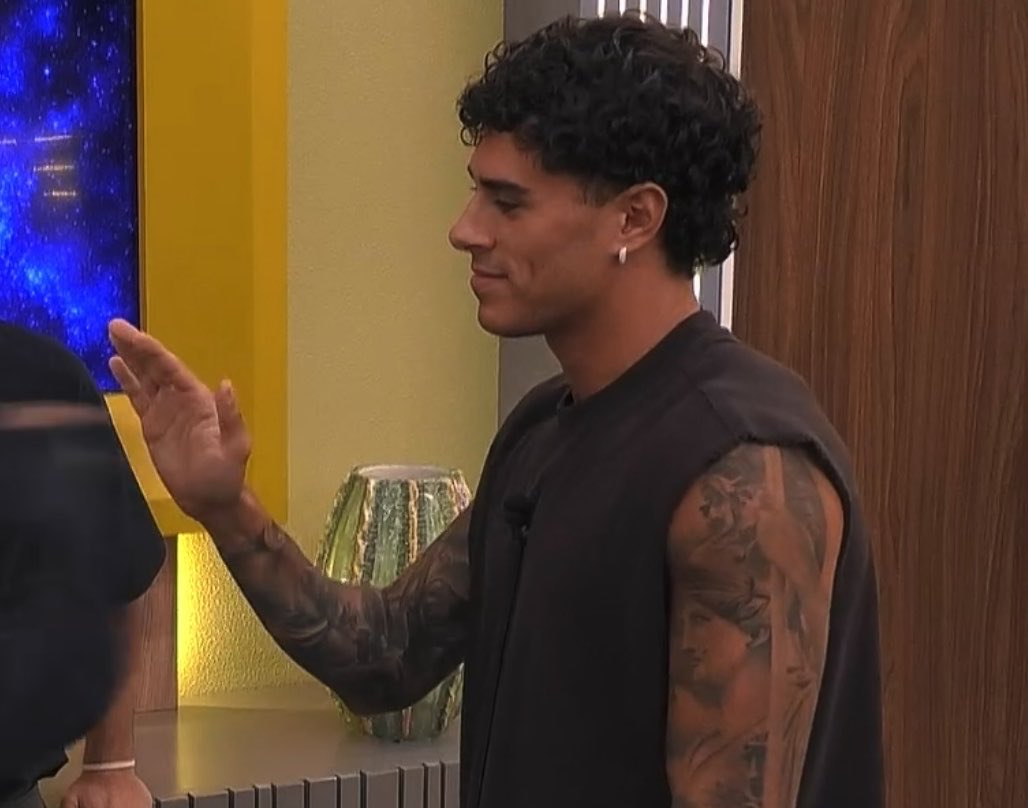 imalebytheway's tweet photo. lo stava prendendo a cazzotti

lui: 🥰🩷🎉😻🌷💐🍭🍬 

#gfvip https://t.co/o82hUkn1Vl