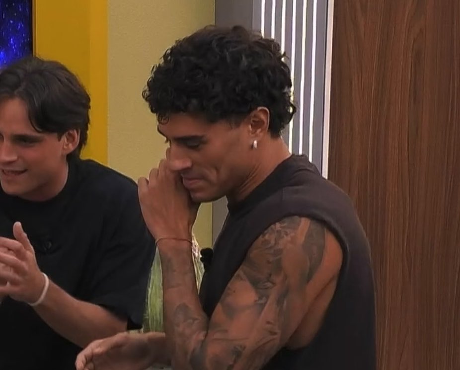 imalebytheway's tweet photo. lo stava prendendo a cazzotti

lui: 🥰🩷🎉😻🌷💐🍭🍬 

#gfvip https://t.co/o82hUkn1Vl