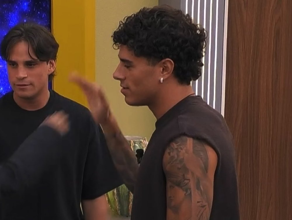 imalebytheway's tweet photo. lo stava prendendo a cazzotti

lui: 🥰🩷🎉😻🌷💐🍭🍬 

#gfvip https://t.co/o82hUkn1Vl