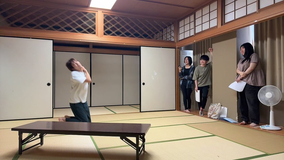Tsukinowa1121's tweet photo. 🌙稽古風景🌙

着々と作品が出来てきています！
稽古を重ねながら、作品の形が見えてきました！

そして公演名もついに決定！

月の輪 旗揚げ公演 
『白紙惑星』

これから稽古場の様子も発信していきます。少しずつ形になっていく月の輪を、ぜひ見届けてください！

#演劇ユニット月の輪
#白紙惑星 https://t.co/m5pZyBUHa5