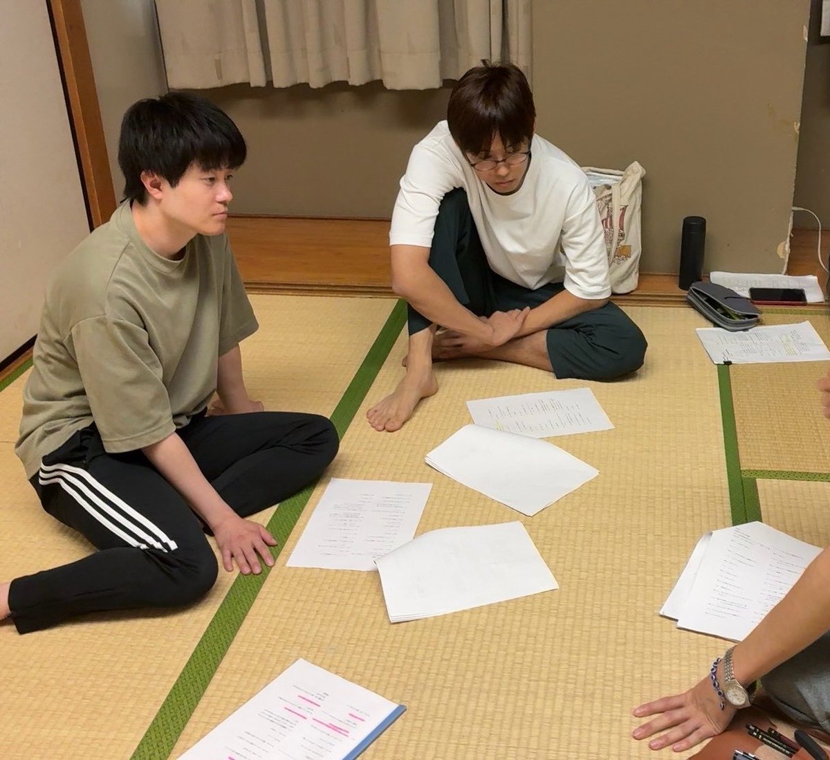 Tsukinowa1121's tweet photo. 🌙稽古風景🌙

着々と作品が出来てきています！
稽古を重ねながら、作品の形が見えてきました！

そして公演名もついに決定！

月の輪 旗揚げ公演 
『白紙惑星』

これから稽古場の様子も発信していきます。少しずつ形になっていく月の輪を、ぜひ見届けてください！

#演劇ユニット月の輪
#白紙惑星 https://t.co/m5pZyBUHa5