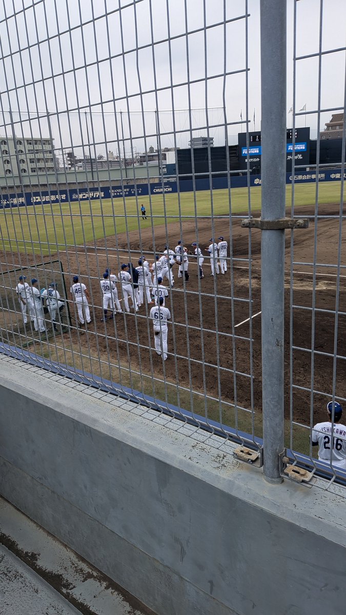 ToiiSf's tweet photo. 推しが元気に楽しそうにしてたし
若竜たちの一生懸命も見れたし
福さんのお別れ登板も見れたし
福谷さん���見れたし
日ハムのバスお見送りできたし
面白いヤジも聞けたし(笑)
滝行みたいな中鵜飼が粘って勝てたし
まぁ終わり良ければ全て良し！
秋のキャンプ頑張れよ！！ https://t.co/kTt9DHqPOl