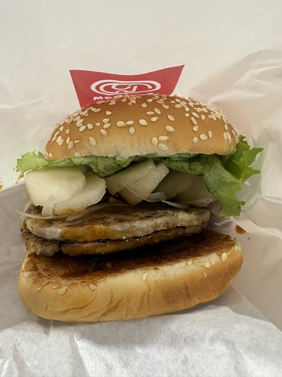 Blogath's tweet photo. ドムドムの梨バーガー、カニバーガー、かりんとう饅頭食べた
かりんとう饅頭が一番美味しかった https://t.co/qvzmLV5jVv