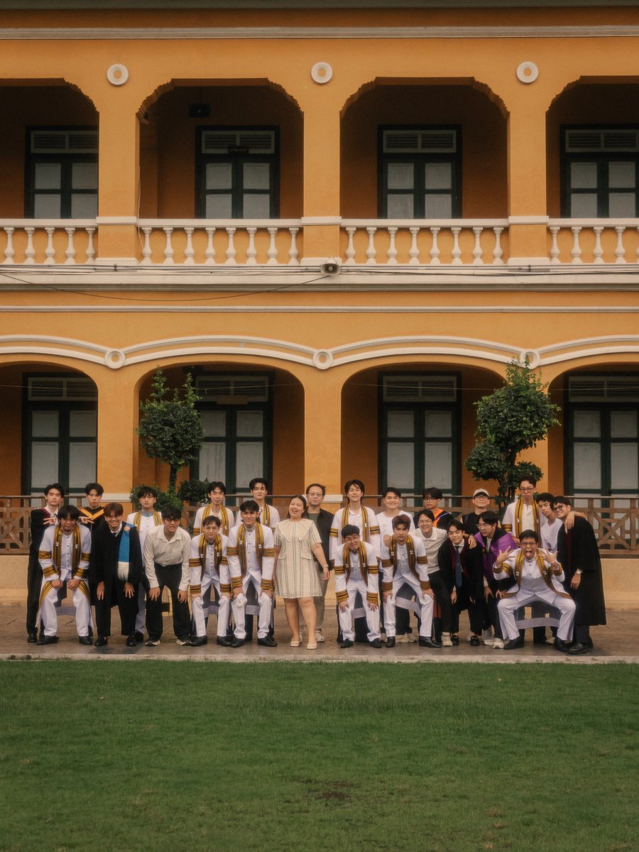 BEUSphilippines's tweet photo. ‧₊˚✧ [ KHUNPOL IG POST UPDATE ] ✧˚₊‧
🗓 09. 27. 2026

— khunpol.busofficial
สมัยป๊าหนุ่มๆ

#KHUNPOL
#BUSbecauseofyouishine 
#KHUNPOLGraduationDay 
#ก็ประมาณนี้ครับขุนไปรับปริญญาละ https://t.co/EtroqbOIV0