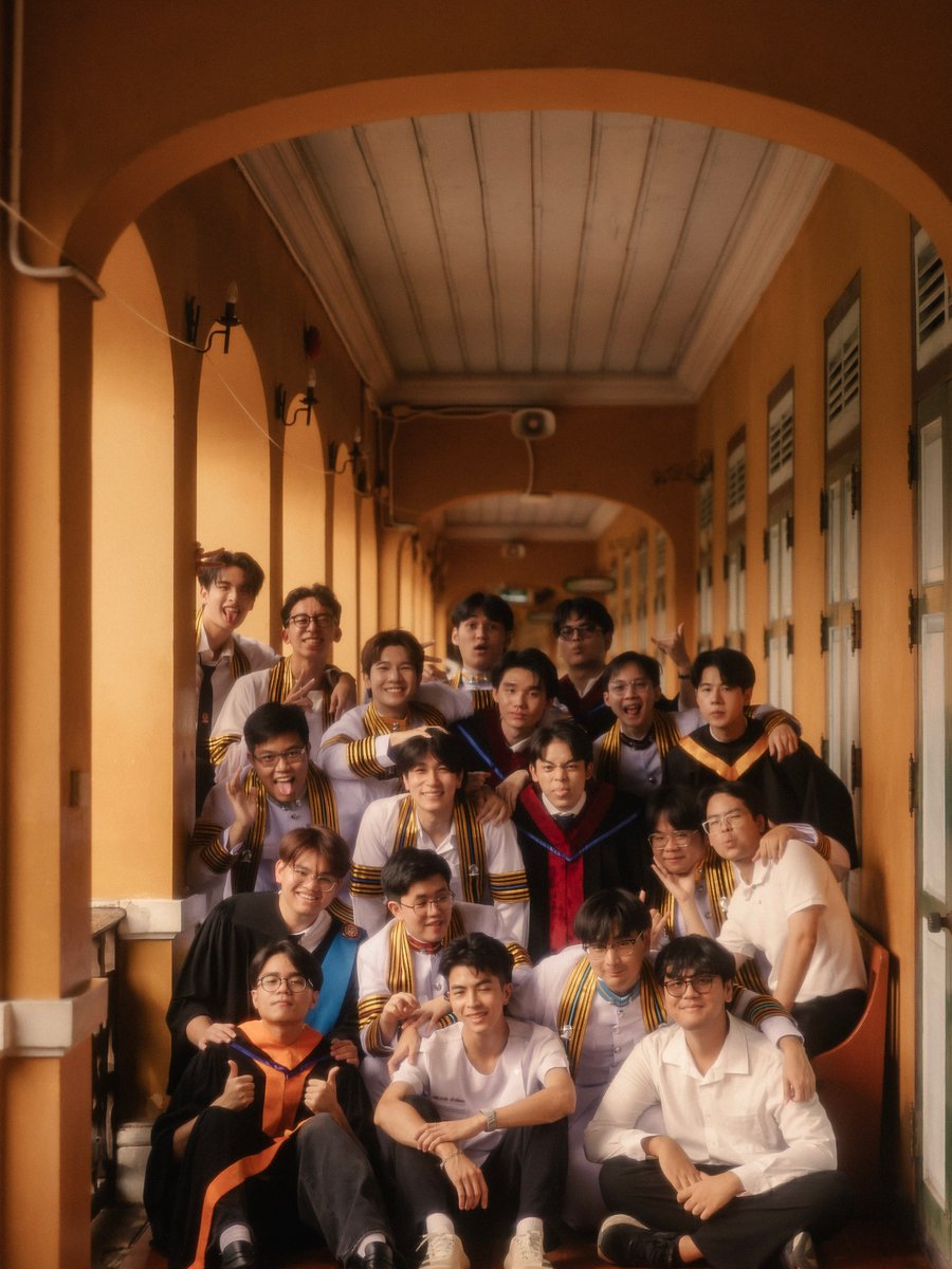 BEUSphilippines's tweet photo. ‧₊˚✧ [ KHUNPOL IG POST UPDATE ] ✧˚₊‧
🗓 09. 27. 2026

— khunpol.busofficial
สมัยป๊าหนุ่มๆ

#KHUNPOL
#BUSbecauseofyouishine 
#KHUNPOLGraduationDay 
#ก็ประมาณนี้ครับขุนไปรับปริญญาละ https://t.co/EtroqbOIV0