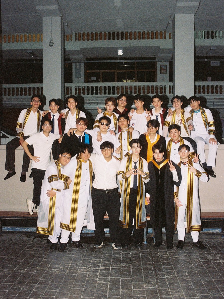 BEUSphilippines's tweet photo. ‧₊˚✧ [ KHUNPOL IG POST UPDATE ] ✧˚₊‧
🗓 09. 27. 2026

— khunpol.busofficial
สมัยป๊าหนุ่มๆ

#KHUNPOL
#BUSbecauseofyouishine 
#KHUNPOLGraduationDay 
#ก็ประมาณนี้ครับขุนไปรับปริญญาละ https://t.co/9v8485yUNW