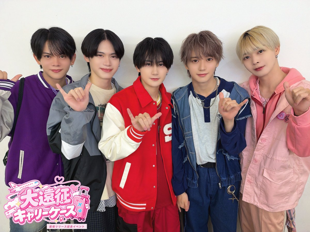 etoneige_info's tweet photo. 本日は 『大遠征キャリーケース』配信リリース記念イベント📍YOANI LIVE STATION ご来場頂きありがとうございました⸜❄️⸝

❤️ 大福 優斗 @etoneige_yuto 
🩷 双葉 小太郎 @etoneige_kotaro 
💜 西野 陽向 @etoneige_hinata 
🩵 金子 蒼央 @etoneige_ao 
🤍 北川 玲叶 @etoneige_reito 

大遠征キャリーケースはもちろん！
メンバーのことを更に深く知っていただけるイベントになりますように💭

ライブの感想や撮影した動画・写真は是非【 #バズれエトネージュ 】をつけてポストしてね📮

次は10/18 #大遠征キャリーケース 配信記念イベント📍YOANI LIVE STATIONでお待ちしてます❤️🩷💜🩵🤍

#エトネージュ