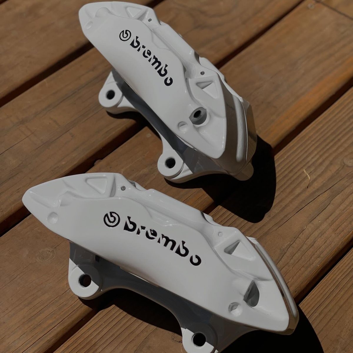laylathompsonng's tweet photo. Cadillac CTS Brembo calipers

Sticker-free, fully powder-coated 
Powders: Super Mirror White and OEM Black https://t.co/ZB4cuBAhny