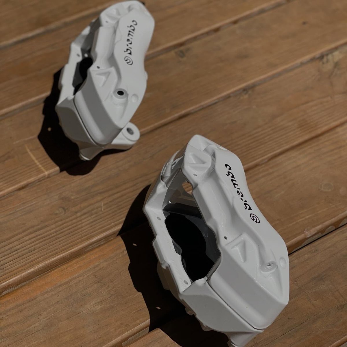 laylathompsonng's tweet photo. Cadillac CTS Brembo calipers

Sticker-free, fully powder-coated 
Powders: Super Mirror White and OEM Black https://t.co/ZB4cuBAhny