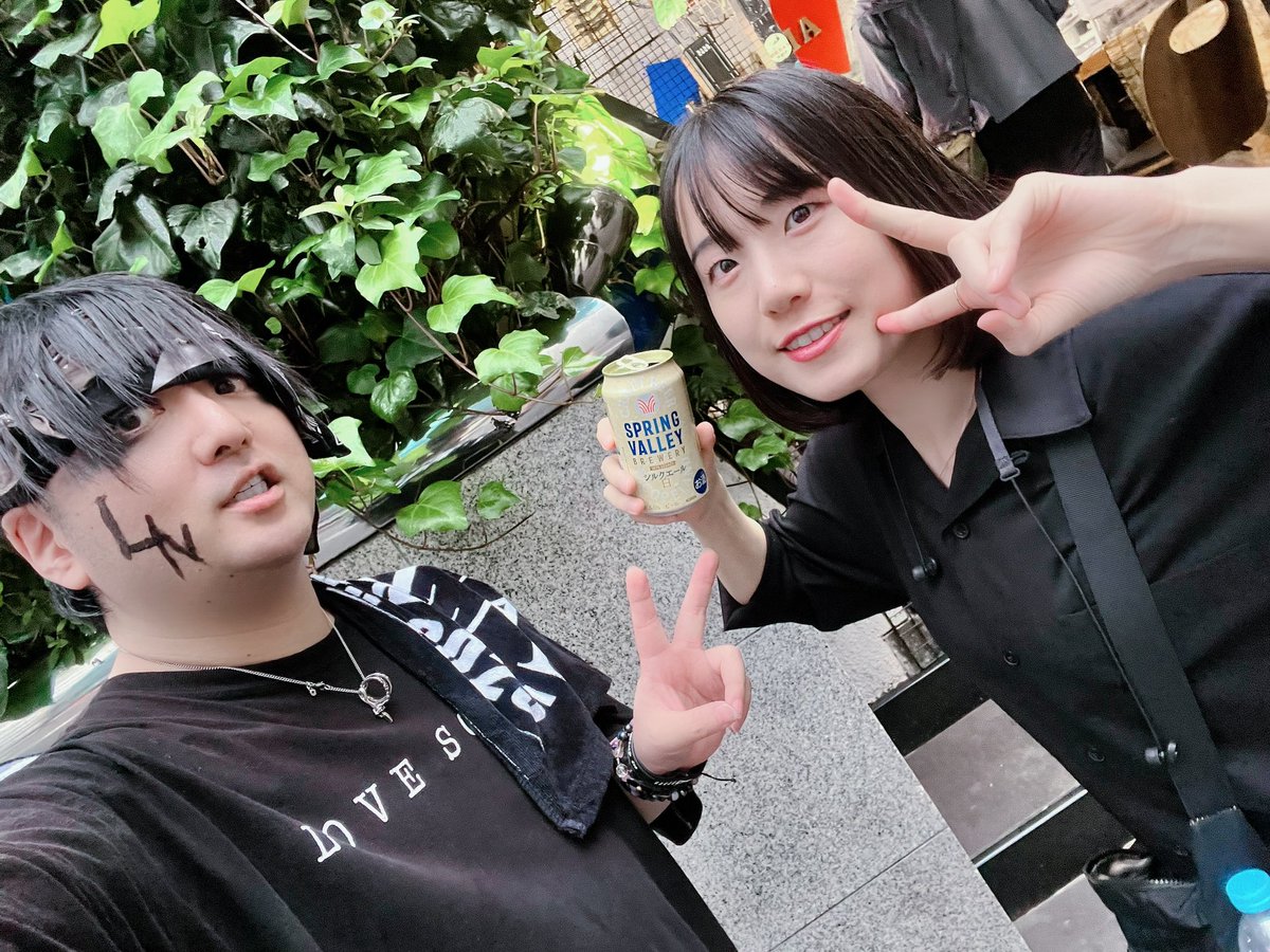 inocho_5st_bass's tweet photo. 📸9/27の思ひ出 ❷

①十数年振りの共演だったkazuking🎸

②いつぞやのGLAYセッションで出会ってから数年越しの初共演だったるな氏🥁

③今回初対面だったEvanさん🎸

④同じく今回初対面だったナガイさん🎤

限りなく灰色に近いLUNACIOUS...メンバー🌕

楽しい時間をありがとう‼️また何処かで✨️ https://t.co/zfVN0DWCpT