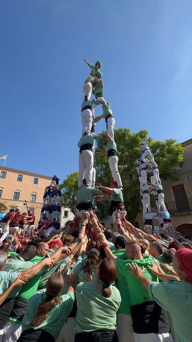 CastellerMollet's tweet photo. @concurscastells 🔶️ Primera Jornada del @concurscastells a Torredembarra 🔶️

🫨 Després d'un intent desmuntat de 7de7, hem descarregat un 3de7!

#castells #ambtumesamunt https://t.co/JQvp57vQ1M