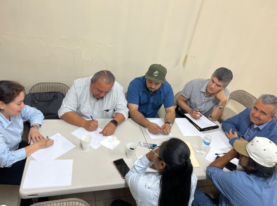 amu_baja's tweet photo. 💧 AMU Baja California presente en San Quintín.
Participamos en la mesa-taller “Del diagnóstico a la coordinación: prioridades hídricas y rutas de acción”, convocada por INPLADEM San Quintín y el Colegio de Arquitectos de San Quintín, A.C.   
#AMUBC #SanQuintín #Agua https://t.co/25frYNRQYb