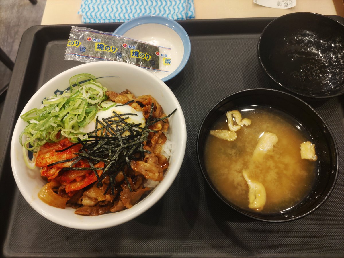 be462d49dffa40d's tweet photo. 今週の松屋※()内は無料クーポン券
しょうが焼き定食(ポテサラ)
牛ビビン丼(焼き海苔)
ブラウンハンバーグ定食(牛カルビ皿小)

…さすがに週3食松屋は体重1キロ増したのでウォーキングします🤮 https://t.co/uyDoubFfJv