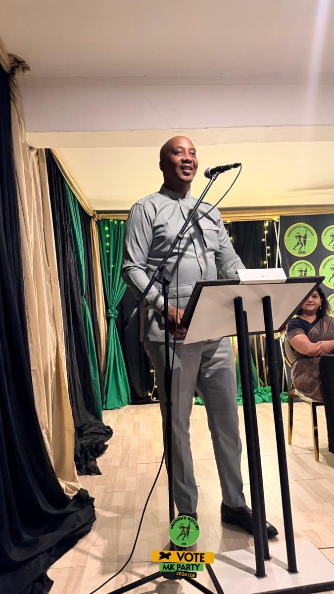 MkhontoweSizwex's tweet photo. Last night, Hon. Visvin Reddy launched the Simunye Social Cohesion &amp; Outreach Units at a gala dinner in Chatsworth. The events keynote speaker Cde. Willies Mchunu, joined by NC &amp; eThekwini Mayoral Candidate Cde. Mxolisi Phakathi, MPs &amp; councillor candidates.

#MasibuyeleBantwini https://t.co/0q9Qz3GsaM