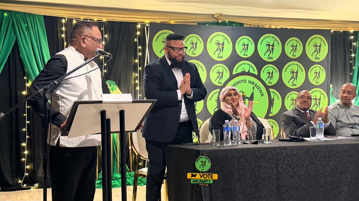 MkhontoweSizwex's tweet photo. Last night, Hon. Visvin Reddy launched the Simunye Social Cohesion &amp; Outreach Units at a gala dinner in Chatsworth. The events keynote speaker Cde. Willies Mchunu, joined by NC &amp; eThekwini Mayoral Candidate Cde. Mxolisi Phakathi, MPs &amp; councillor candidates.

#MasibuyeleBantwini https://t.co/0q9Qz3GsaM