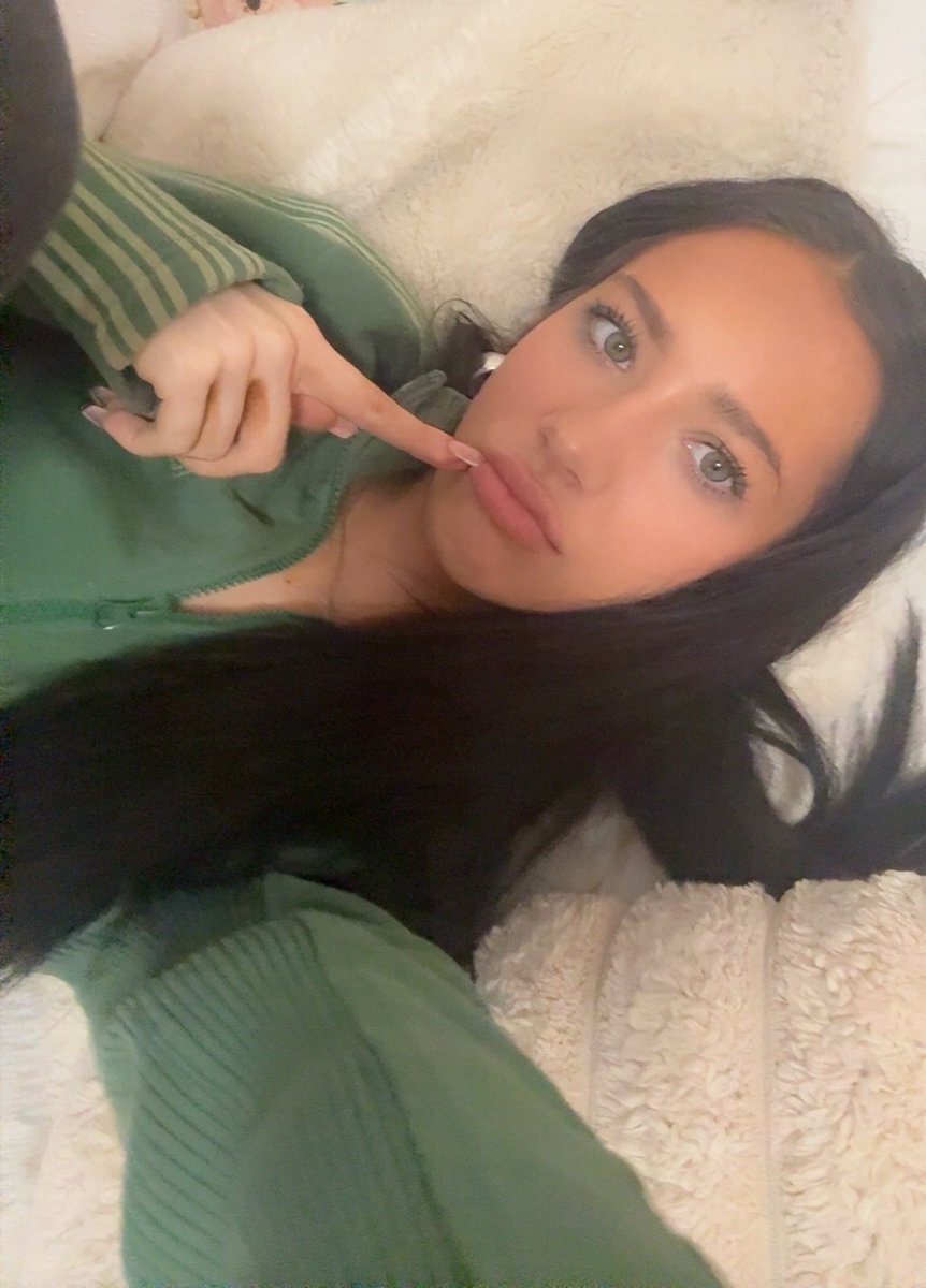 brattyloretta2's tweet photo. Im bored , go make sends xx https://t.co/eTGu0mq6Rw