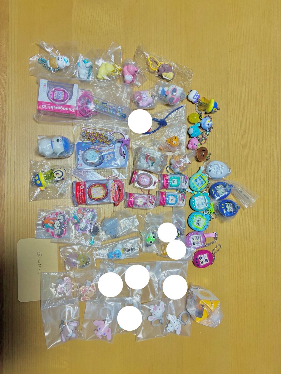 1255ko_'s tweet photo. 【交換】
ガチャガチャ めじるしアクセサリー 
たまごっち サンリオ ゆらぷら もじぴったん シュガバニ ディズニー ぷちきゅあ けろけろ コンテナ ハロウィン ピクミン みみっち

譲:1〜2
求:3 ♡優先＞その他ガチャ類

📮郵送希望
返信お時間いただく場合がございます。
お気軽にお声がけください🙇🏻‍♀️ https://t.co/m7ZgBAKbfI