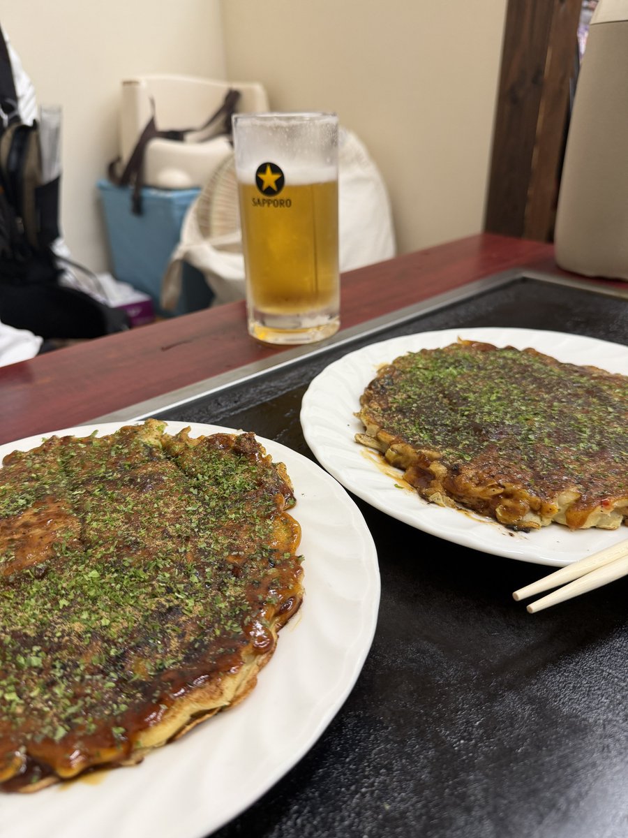 mk420_935's tweet photo. SW明けだからか参拝者は少なく じっくりお参り出来ました🙏

バスの時間まで約1時間ありましたが気がつけば残り15分
バスはほぼ定刻に来て17:11宿毛駅到着
料金860円
この時、窪川行きが出たばかり
次の普通列車は約2時間後

駅内のお好み焼き屋さんで食事しました
ご馳走さまでした🍺 https://t.co/2rRlnTLA9B