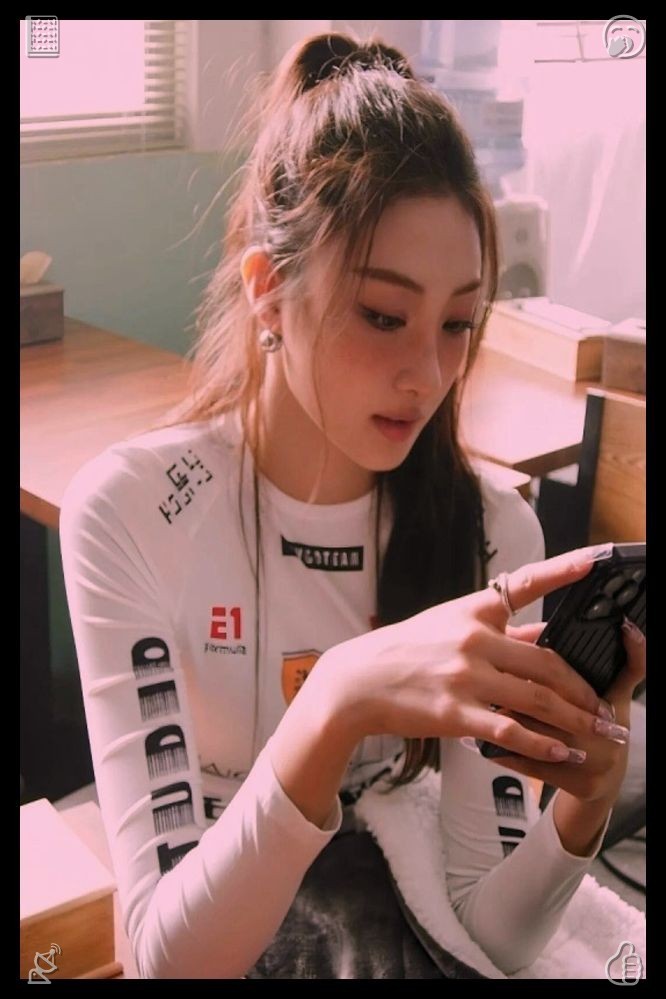wolfj98d's tweet photo. 🛻Tomato Pasta The tomato is slicedThe photo snapped, and Lila smiled, scrolling through the preview. The daisies glowed, their white petals contrasting with her soft pink sweater, and for a moment, the emptiness of her new life felt a little lighter, a little brighter. https://t.co/Lq3HWD7xh2
