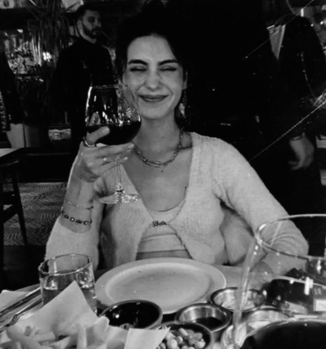 rojberthinker's tweet photo. #rojber: out for date night🌹 https://t.co/sxb9RmlNkt